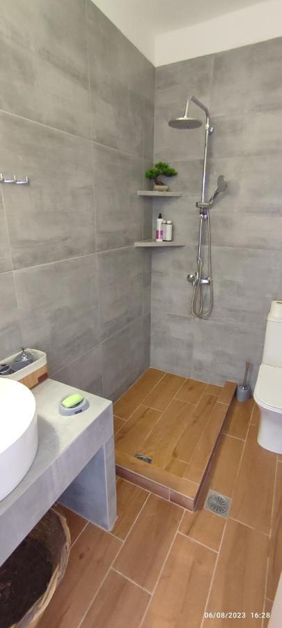 White Lotus Seaside Apartment Kini Ngoại thất bức ảnh