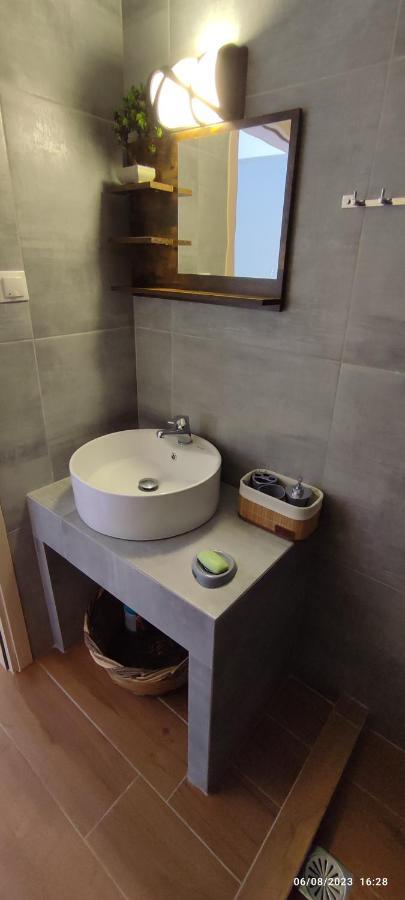 White Lotus Seaside Apartment Kini Ngoại thất bức ảnh